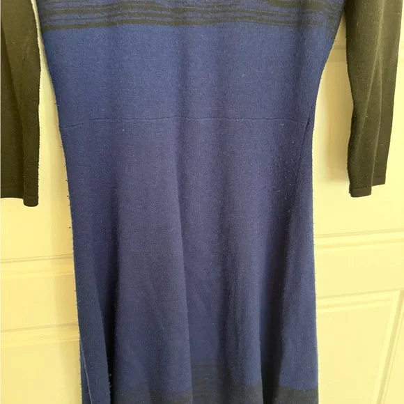 Neiman Marcus Black and Blue size small sweater dress - Picture 6 of 7